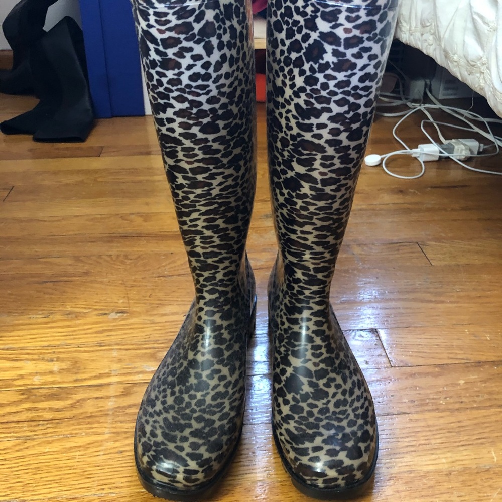 Leaopard print rain boots